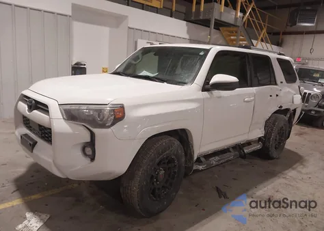 2022 Toyota 4Runner Sr5 z USA, uszkodzony, nr VIN JTEMU5JR8N6048961